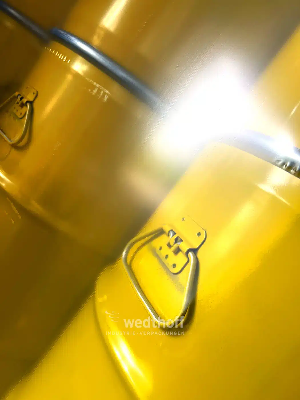 Auch Stahlfässer + weitere Verpackungen im Versand mit etablierten Logistikpartnern. Das ist asap Industrieverpackungen Lieferung